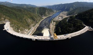 The Sayano-Shushenskaya hydroelectric power dam is seen from above Cheryomushky, Russia on August 20, 2009. (ALEXANDER NEMENOV/AFP/Getty Images)